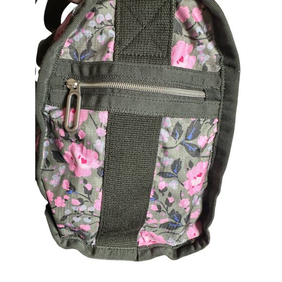 Lesportsac Essential Cr Small Weekender
Pink Rosette NWOT green pink black - Picture 8 of 11